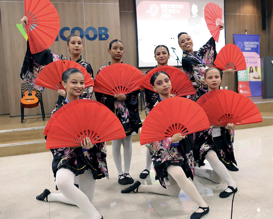A programa&ccedil;&atilde;o contou com a apresenta&ccedil;&atilde;o da Escola Municipal de Dan&ccedil;a de &Aacute;gua Boa